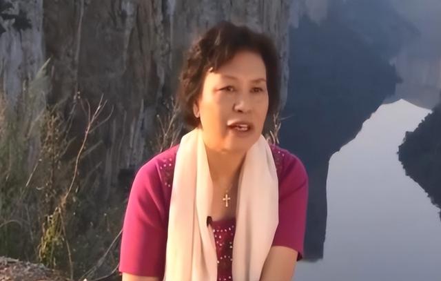 87岁无性无爱，为做慈善倾家荡产，明明长得丑却被称最美女神