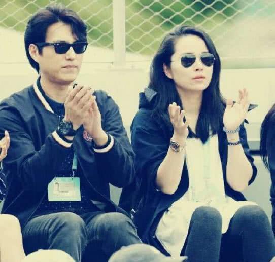 靳东分享俩儿子日常，小儿子会喊爸爸了，大儿子长大了会拍照