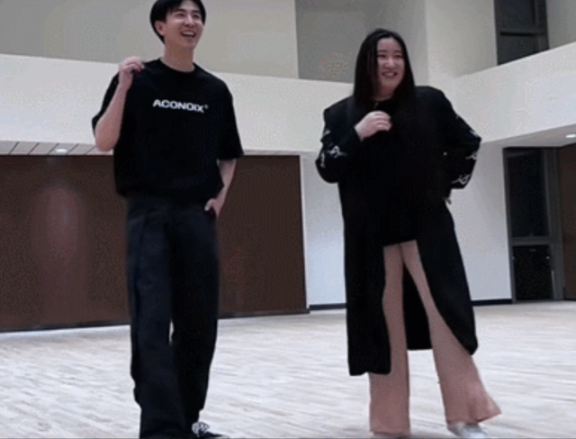 喜剧女王官宣男友！全网傻眼：双向奔赴的“病情”竟然这么上头