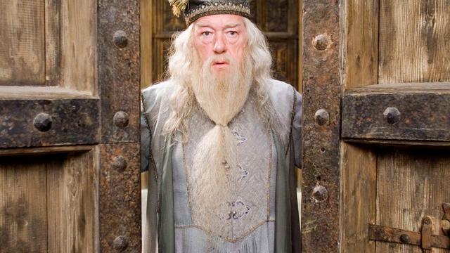 《哈利波特与凤凰社》重映，乌姆里奇是如何一步步控制霍格沃兹的