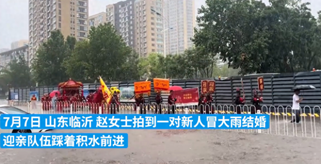 太疯狂了！暴风雨中的满分婚礼！真真是“风雨无阻”啊！