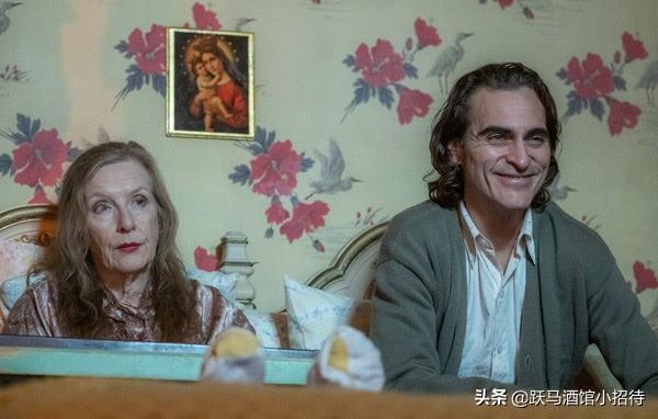 杰昆·菲尼克斯的《小丑》究竟牛在哪，看看这些可怕的细节