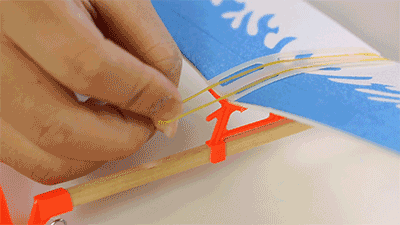 用皮筋做个飞机就能飞几百米啊