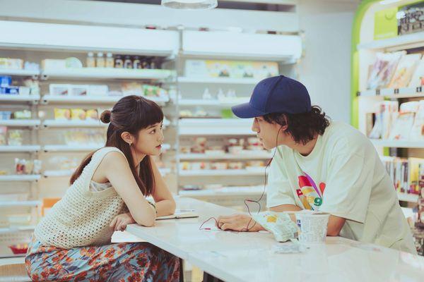 Lulu黄路梓茵突破尺度　泳池旁吻上林柏宏羞「情不自禁」