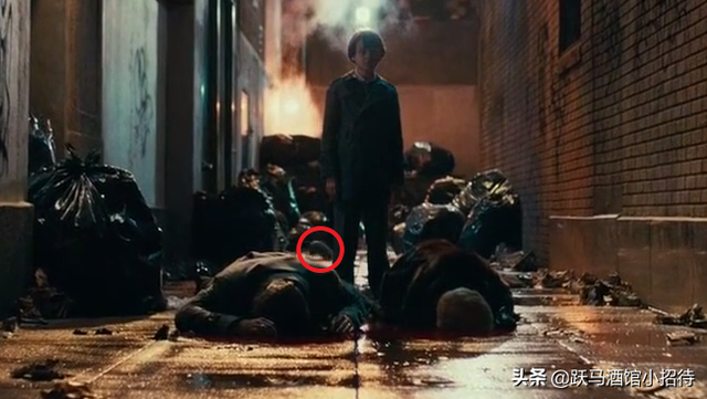 杰昆·菲尼克斯的《小丑》究竟牛在哪，看看这些可怕的细节