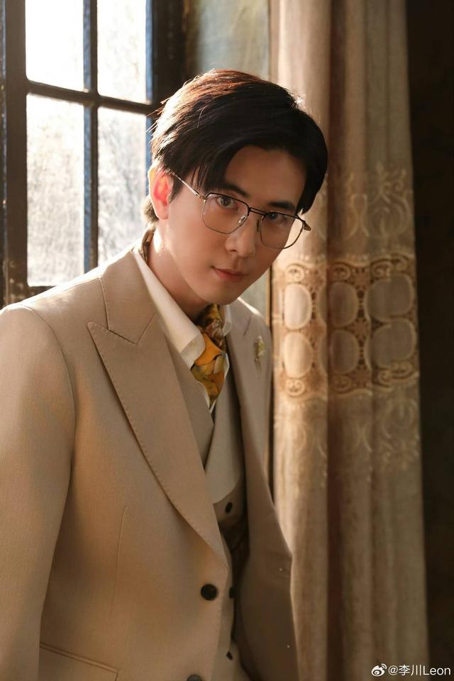 喜剧人李川谈“李总”：搜集“霸总”素材，被“油腻”整成“工伤”｜谈艺录