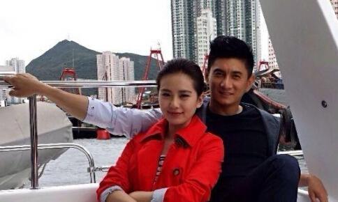 “四爷”“若曦”现代婚纱照曝光 还有那个抢镜的打底裤你给几分