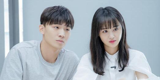 “流量小花”郑爽的堕落史