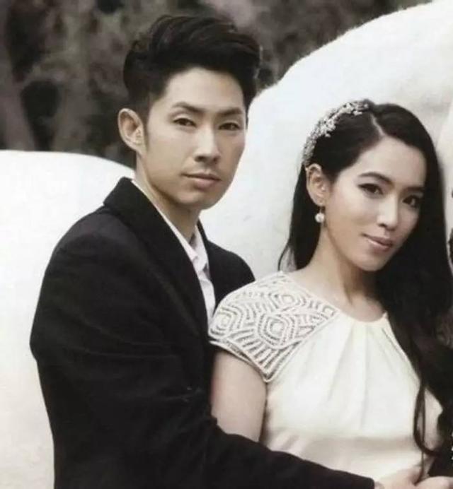 “四爷”“若曦”现代婚纱照曝光 还有那个抢镜的打底裤你给几分