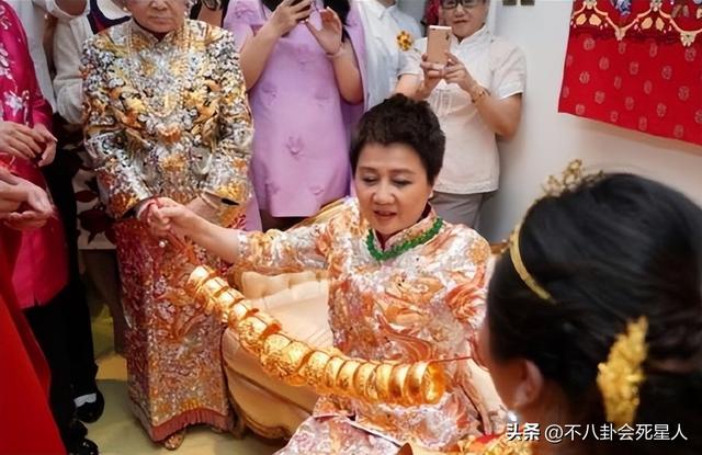 ​从家世实力到婚礼，赌王的明星女婿窦骁，都输给了四房的平民女婿