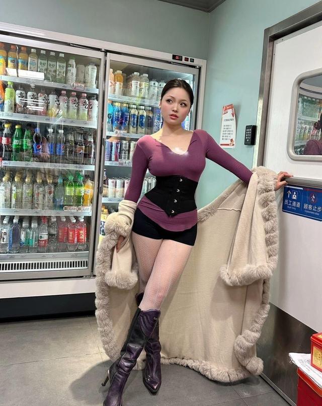 57岁三级片性感女演员重新出道！曾是香港第一波霸，比舒淇还美