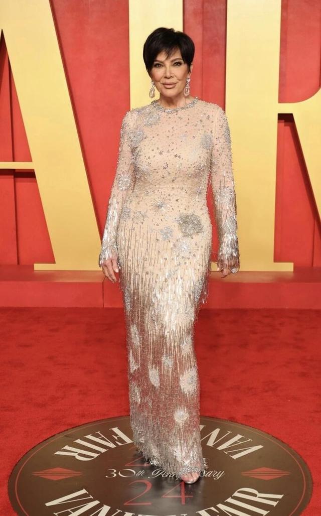 卡戴珊家族：娱乐圈的流量巨头，如何用“家族效应”制霸全球？