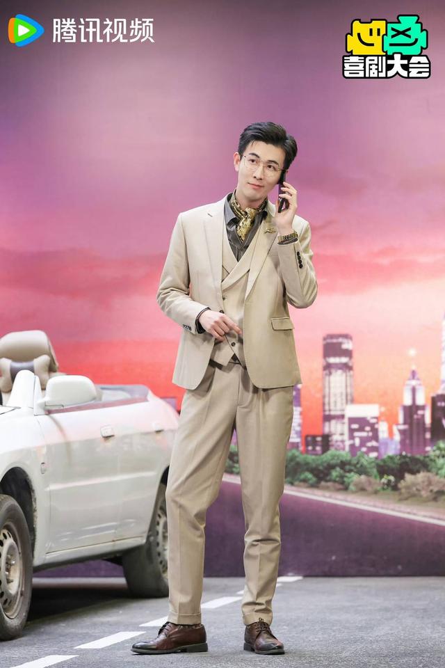 喜剧人李川谈“李总”：搜集“霸总”素材，被“油腻”整成“工伤”｜谈艺录