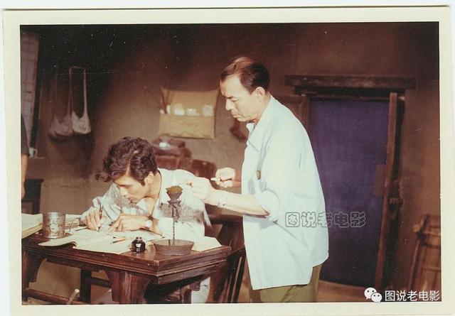 他是八一厂饰演美国人专业户，却是位传奇一生的革命军人、导演