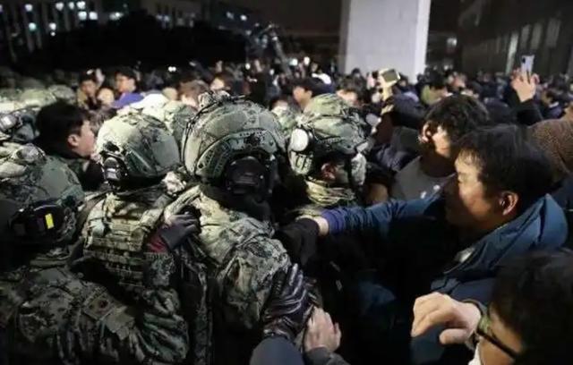 188票通过，尹锡悦承认罪行？新的文在寅诞生，韩国政坛风云再起