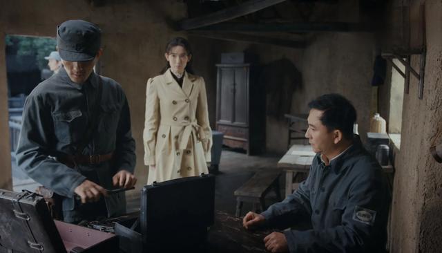 《孤舟》首播四集暴露两个内奸，张颂文又拿到王炸了