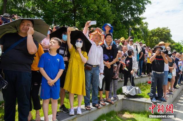 摔跤 跳板 荡秋千:延吉朝鲜族花样民俗庆端午