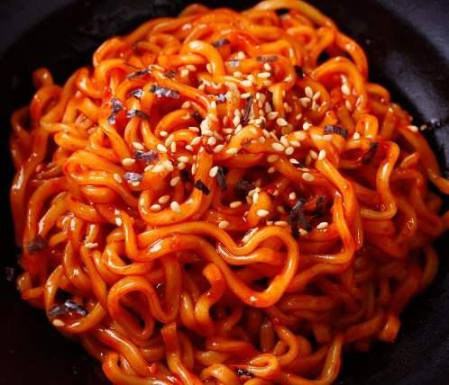 风靡一时的火鸡面为什么大受追捧？是追求刺激还是真的美味？