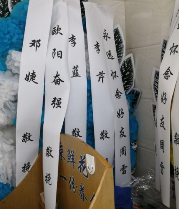 56岁欧阳奋强重游大观园,头发花白身材发福,宝玉也成中年大叔