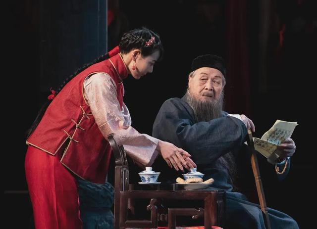 蓝天野：前半生是地下尖兵，后半生是戏剧演员，94岁获七一勋章