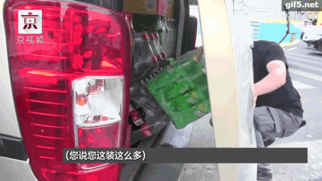 三名男子自从炸过一次粪坑后上瘾,从此一发不可收拾,还录下来日后“欣赏”