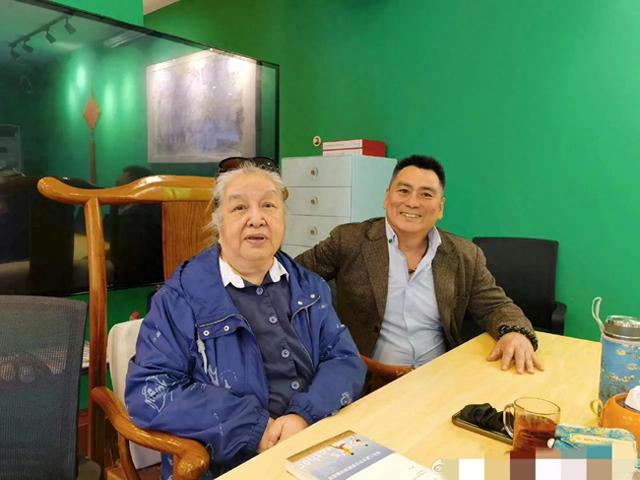 叶选宁之妻钱铃戈，晚年一张罕见的留影，年近八旬，仍然精神矍铄