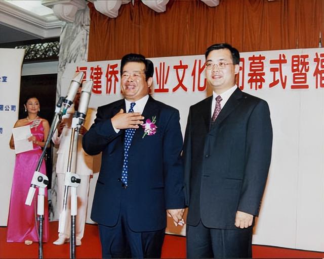 曹德旺的豪宅占地5亩，地下室藏满了茅台酒，3个子女却不愿来住