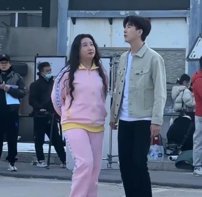 喜剧女王官宣男友！全网傻眼：双向奔赴的“病情”竟然这么上头