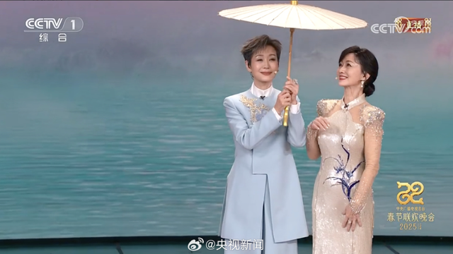 冲上热搜！钟楚曦薛凯琪刘惜君同台共唱，毛晓彤甜度爆表！网友：美得我眼前一亮又一亮