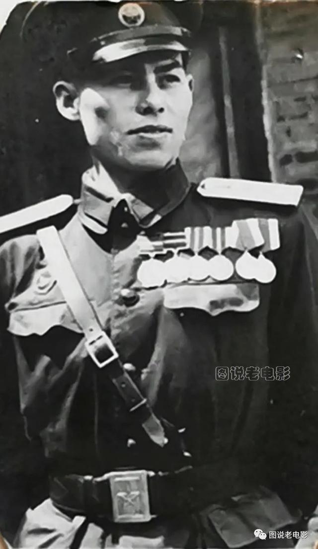 他是八一厂饰演美国人专业户，却是位传奇一生的革命军人、导演