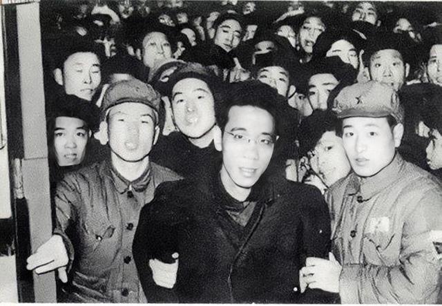 奸商卖假药给志愿军，多名战士感染牺牲，毛主席怒斥：该杀