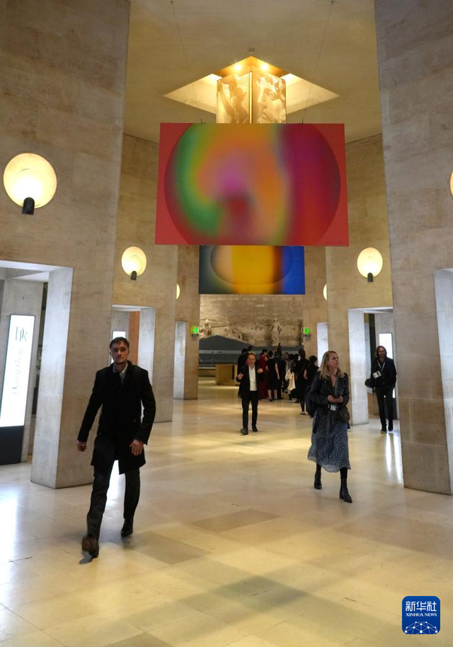 《镜心——欧洲人镜头下的上海大都市》摄影展在巴黎举行