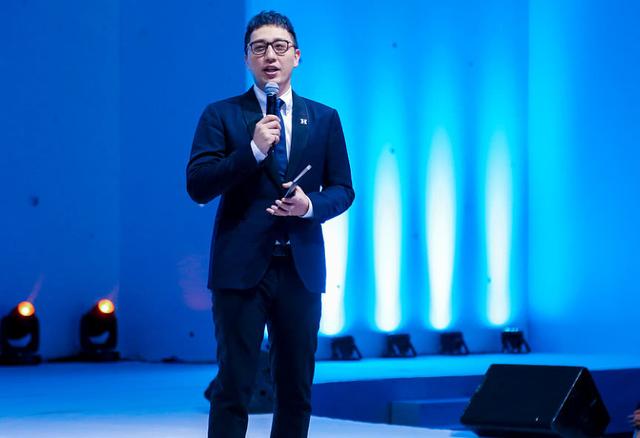 “中国好舌头”华少，一手好牌打稀烂，走到今天的结局该怪谁呢？