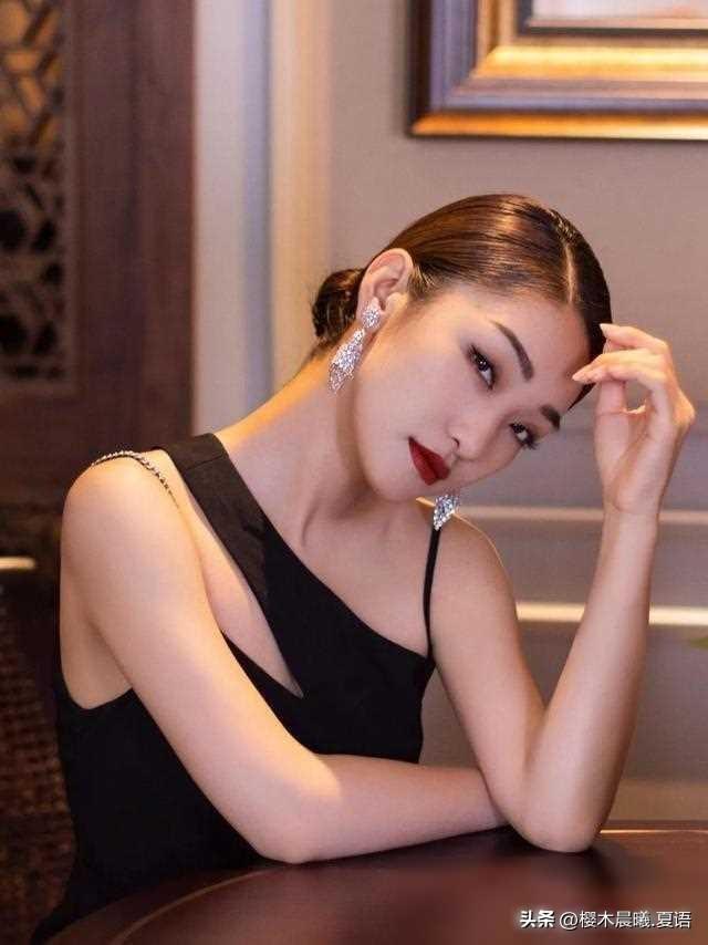 笑起来最好看的女主持人，央视电影频道当家花旦蓝羽，你认同吗？