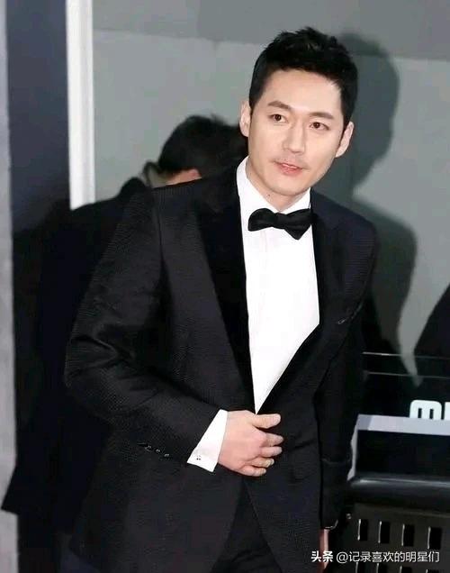 年近45岁的张赫依旧少年感满满，他的少年感来源于什么地方？