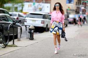 韩国女主播全书亨丝袜(看不懂的时尚？林允儿穿高跟鞋配白袜子，时髦不怪异演绎另类时尚)