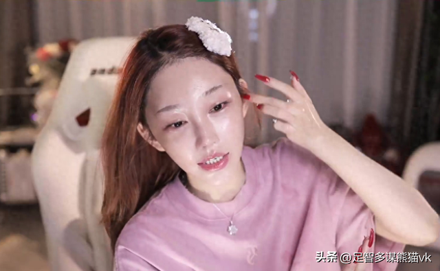 美女主播的脸花了200万？直播大胆现场卸妆，直言“我的脸不值”