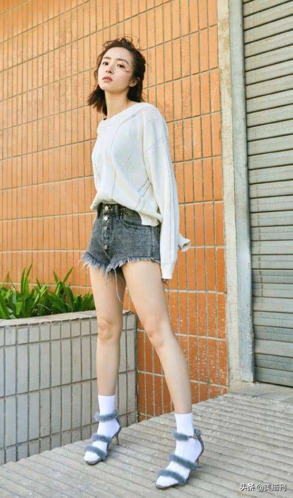看不懂的时尚?林允儿穿高跟鞋配白袜子,时髦不怪异演绎另类时尚