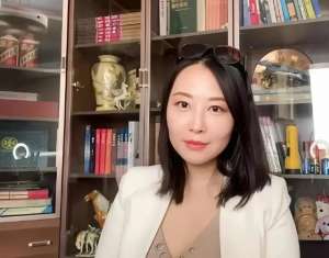 LOL女主播陪高管4P(地产老总被金融美女举报搞多人运动，集团回应两个月前已解除合同)