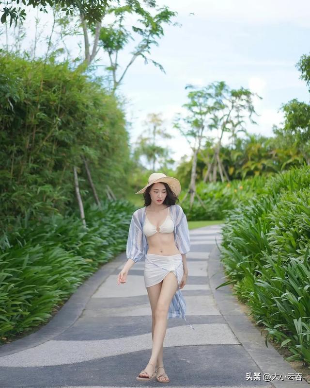 TVB一线主持女友三点式泳衣索到爆，样靓身材正，不出道好浪费