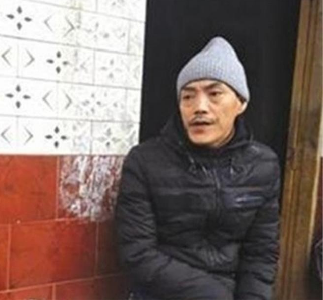 此人靠“光头强”走红，娶网红开豪车，后媳妇跑路，开摩的讨生活