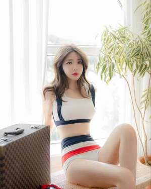 yy韩国女主播直播间(韩国超人气女主播-赵世熙)