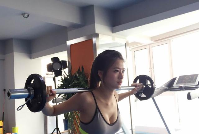 她叫小溢,她是腾讯最美女主播,她是中国万千篮球迷心中的女神!