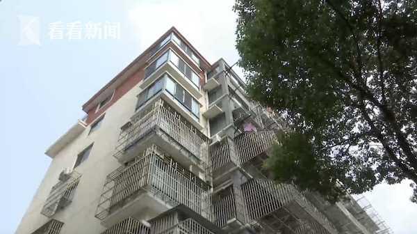 “富二代”为打赏主播 下药迷倒女友后向其亲戚借钱……