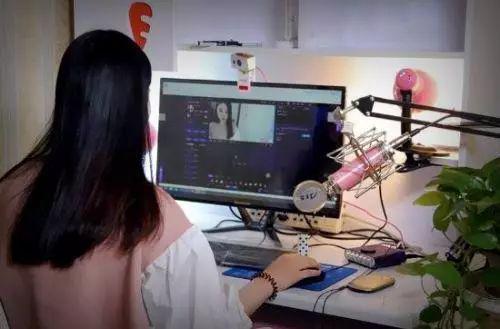 女主播被男粉丝打骨折!打人者:我1年打赏她9万多,竟然漠视我