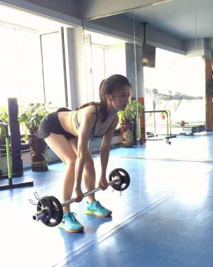 腾讯女主播小溢(她叫小溢，她是腾讯最美女主播，她是中国万千篮球迷心中的女神)