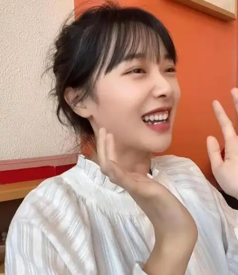 挖呀挖女幼师现状曝光：住豪宅别墅开豪车，不直播靠广告赚钱