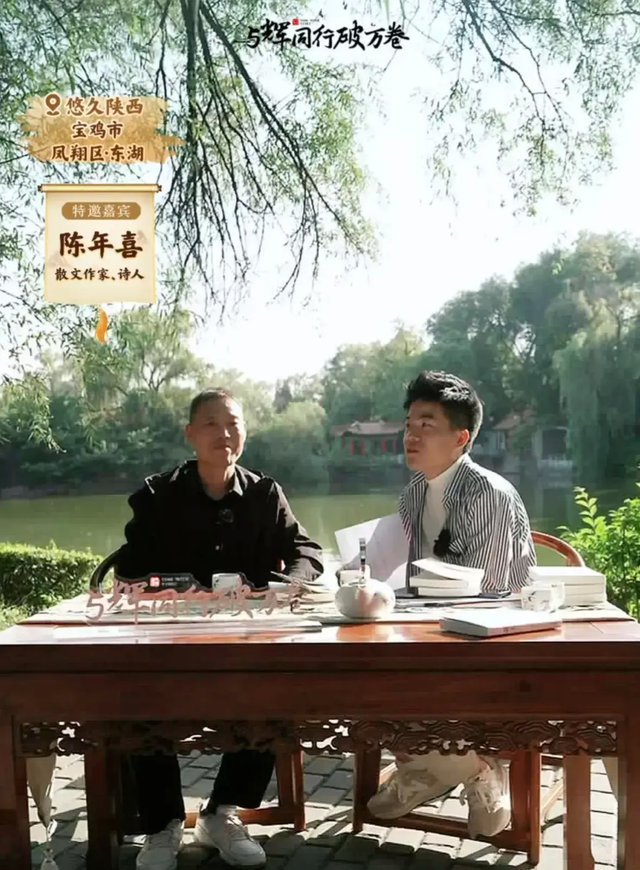 惊喜！董宇辉前脚被批书籍销量创新低，后脚穿新衣服直播惊艳粉丝