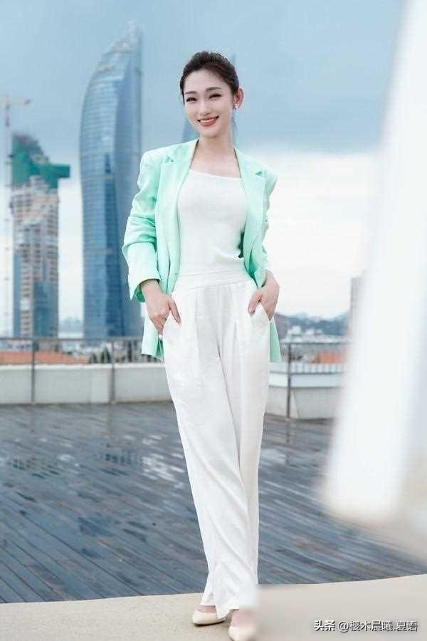 笑起来最好看的女主持人，央视电影频道当家花旦蓝羽，你认同吗？