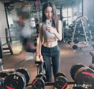 央视点名女主播(曾一夜收入1753万，被央视点名批评的女主播，如今又复播了？)